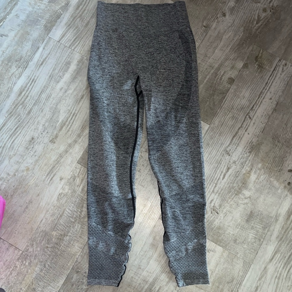 PINK Victoria’s Secret  Seamless Leggings PINK logo size Medium